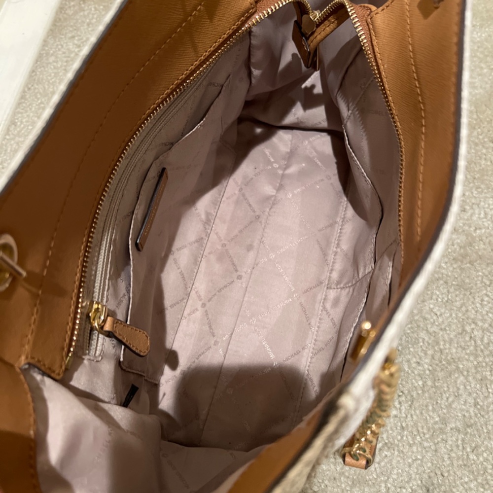 Handbag - Picture 2 of 5